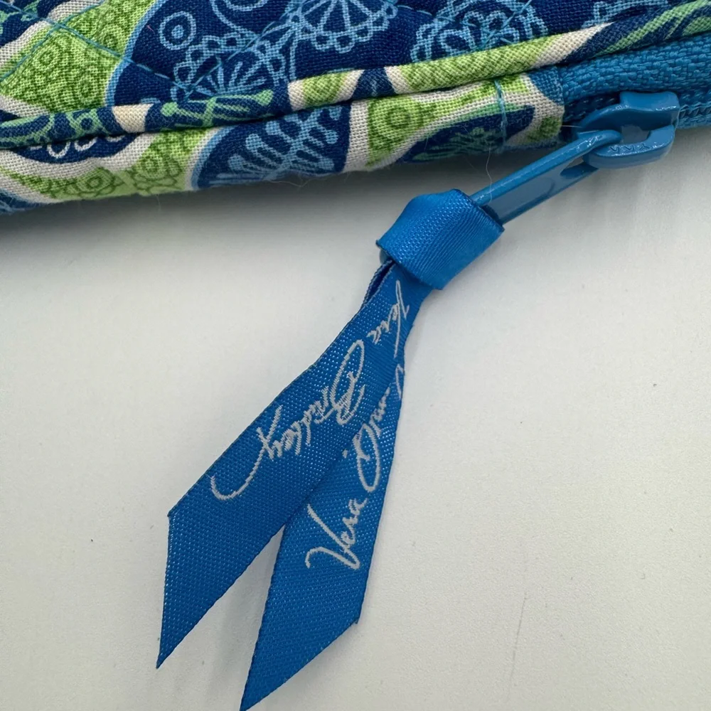 Vera Bradley E-Reader Sleeve in Doodle Daisy